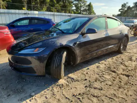 5YJ3E1EAXSF051158 — 2025 Tesla Model 3, Przód (Front End), zdjęć przed naprawą