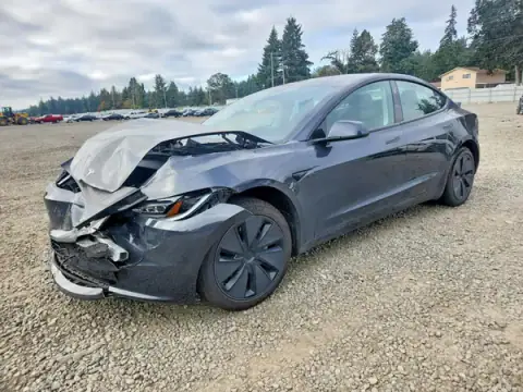 5YJ3E1EA1SF043403 — 2025 Tesla Model 3, Przód (Front End), zdjęć przed naprawą