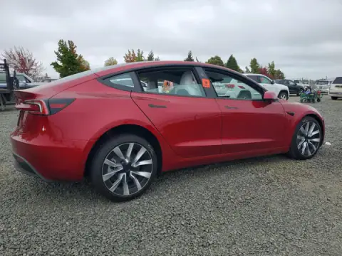 5YJ3E1EB3TF189330 — 2026 Tesla Model 3, zdjęcie 3 z Copart, Bok