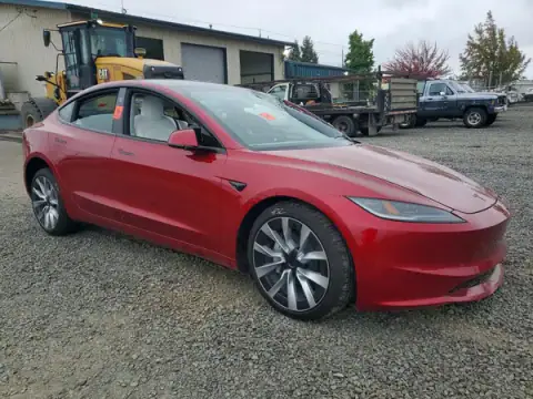 5YJ3E1EB3TF189330 — 2026 Tesla Model 3, zdjęcie 4 z Copart, Bok