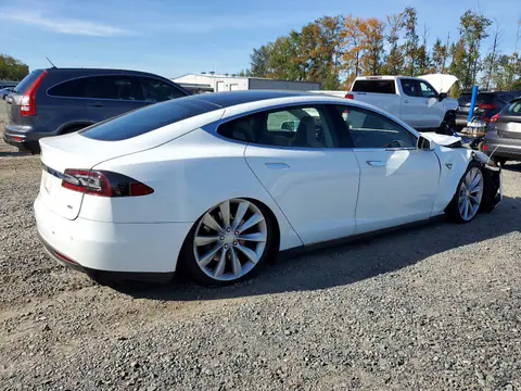 5YJSA1H12EFP47522 — 2014 Tesla Model S, zdjęcie 3 z Copart 19.10.2026, Przód