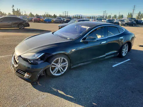 5YJSA1H10EFP32419 — 2014 Tesla Model S, Przód (Front End), zdjęć przed naprawą