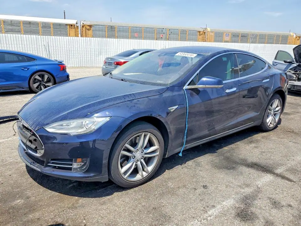 5YJSA1H12FFP79792 Tesla Model S 2015 — повреждение Боковая часть, фото до ремонта