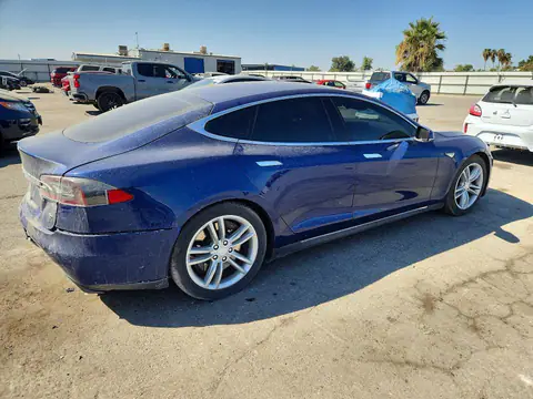 5YJSA1H22FF092577 — 2015 Tesla Model S, photo 3 from Copart 16.10.2026, Rear end