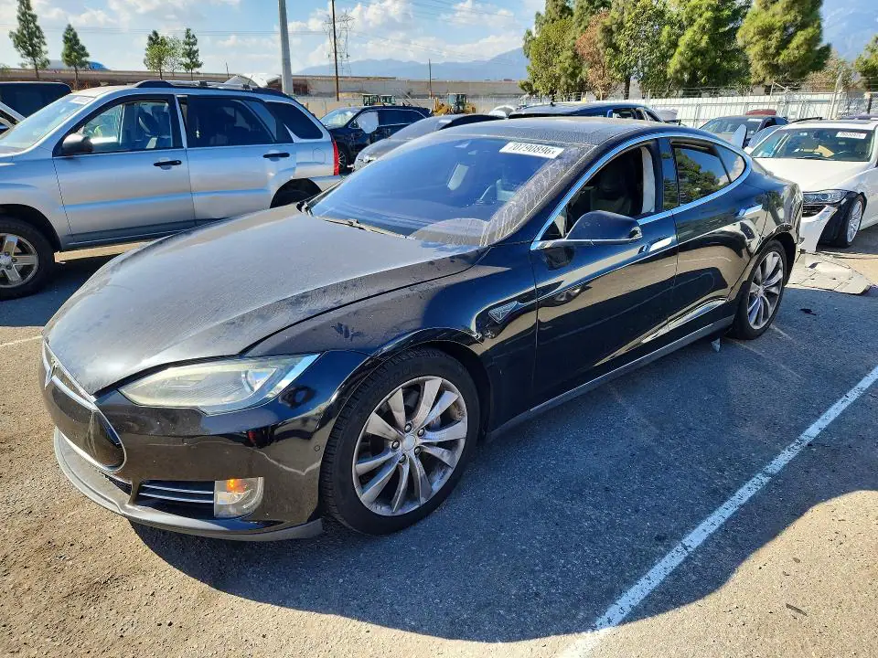 2015 Tesla MODEL S VIN 5YJSA1H28FF082636 фото 1