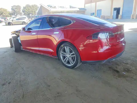 5YJSA1E23FF106877 — 2015 Tesla Model S, zdjęcie 2 z Copart 20.10.2026, Przód
