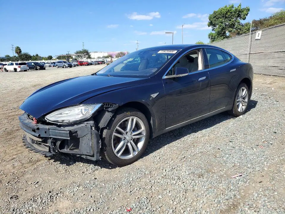 5YJSA1H29FFP70869 Tesla Model S 2015 — uszkodzenie Przód, zdjęcie przed naprawą