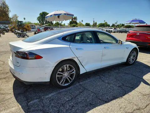 5YJSA1S20FF085264 — 2015 Tesla Model S, zdjęcie 3 z Copart 16.10.2026, Bok