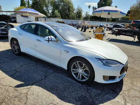 5YJSA1S20FF085264 — 2015 Tesla Model S, zdjęcie 4 z Copart 16.10.2026, Bok