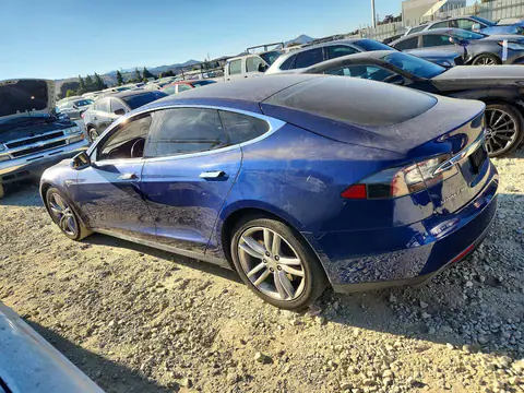 5YJSA1E18FF105165 — 2015 Tesla Model S, photo 2 from Copart 20.10.2026, Minor dents and scratches