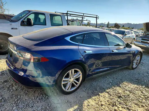 5YJSA1E18FF105165 — 2015 Tesla Model S, photo 3 from Copart 20.10.2026, Minor dents and scratches