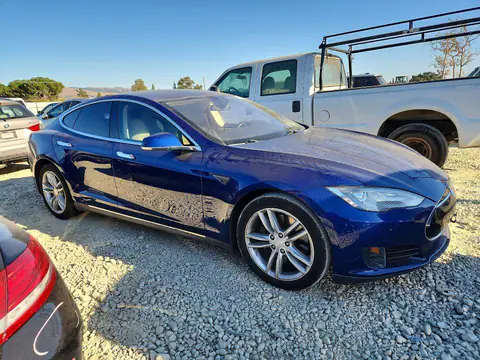 5YJSA1E18FF105165 — 2015 Tesla Model S, photo 4 from Copart 20.10.2026, Minor dents and scratches