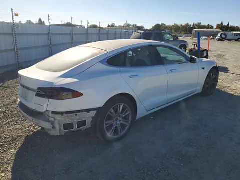 5YJSA1E23LF391964 — 2020 Tesla Model S, photo 3 from Copart 22.10.2026, Undercarriage damage