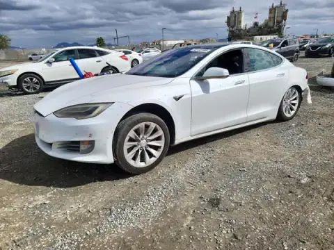 5YJSA1E43LF364975 — 2020 Tesla Model S, Tył (Rear End), zdjęć przed naprawą