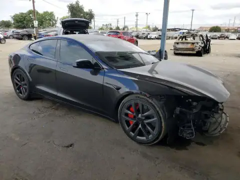 5YJSA1E55MF436284 — 2021 Tesla Model S, zdjęcie 4 z Copart 22.09.2026, Przód