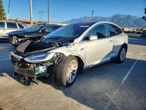 5YJXCAE24GF019426 — 2016 Tesla Model X, Front end (Front End), before-repair photos