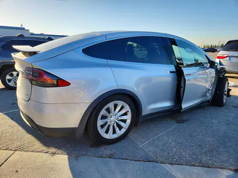 2016 TESLA MODEL X VIN 5YJXCAE24GF019426 фото 3