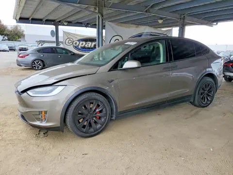 5YJXCBE41GF000677 — 2016 Tesla Model X, Передняя часть (Front End), фото до ремонта