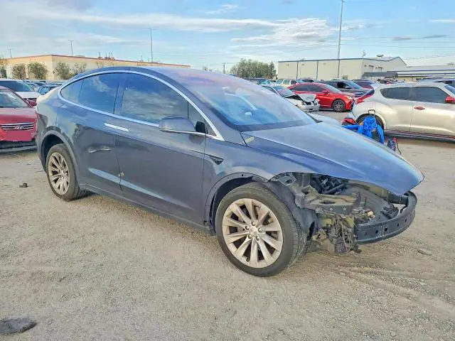 2016 Tesla MODEL X VIN 5YJXCDE28GF033573 фото 4