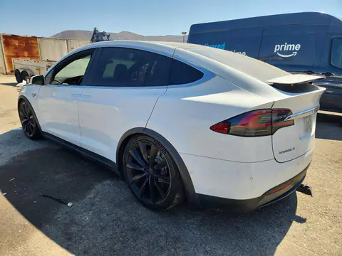 5YJXCBE25GF007842 — 2016 Tesla Model X, photo 2 from Copart 13.10.2026, Front end