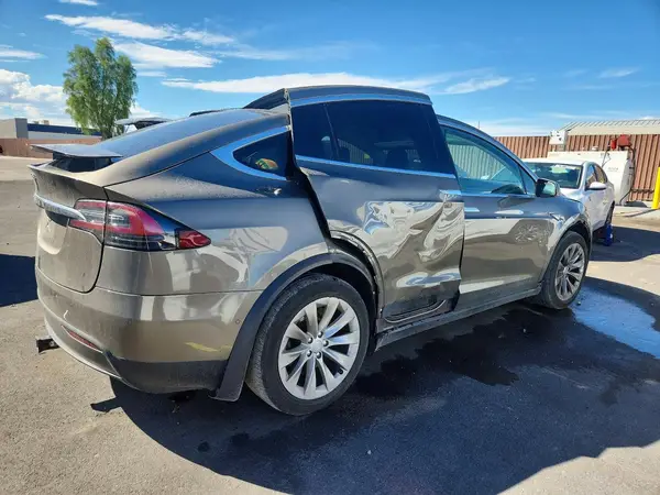5YJXCBE22GF016594 — 2016 Tesla Model X, photo 3 from Copart 29.09.2026, Side