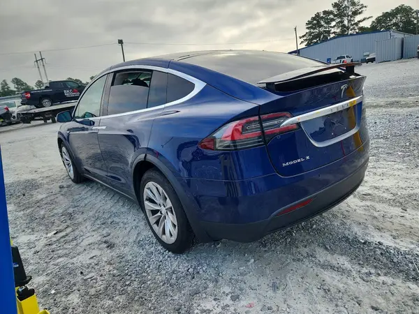 5YJXCAE29GF015968 — 2016 Tesla Model X, photo 2 from Copart 19.10.2026, Side