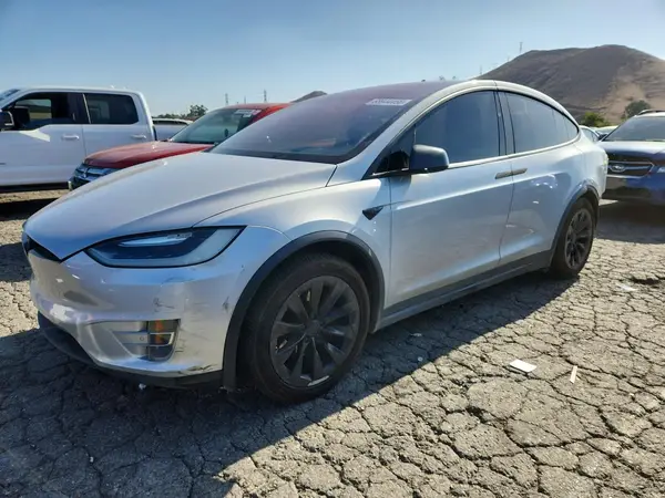 5YJXCDE28GF025909 Tesla Model X 2016 — Rear end damage, before-repair photo