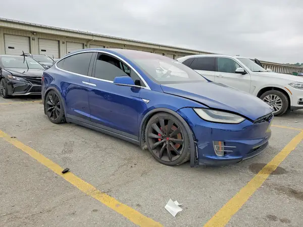5YJXCAE47GFS00375 — 2016 Tesla Model X, zdjęcie 4 z Copart 14.10.2026, Przód