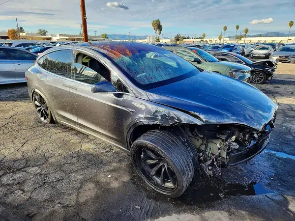5YJXCBE29GF027883 — 2016 Tesla Model X, photo 4 from Copart, Undercarriage damage