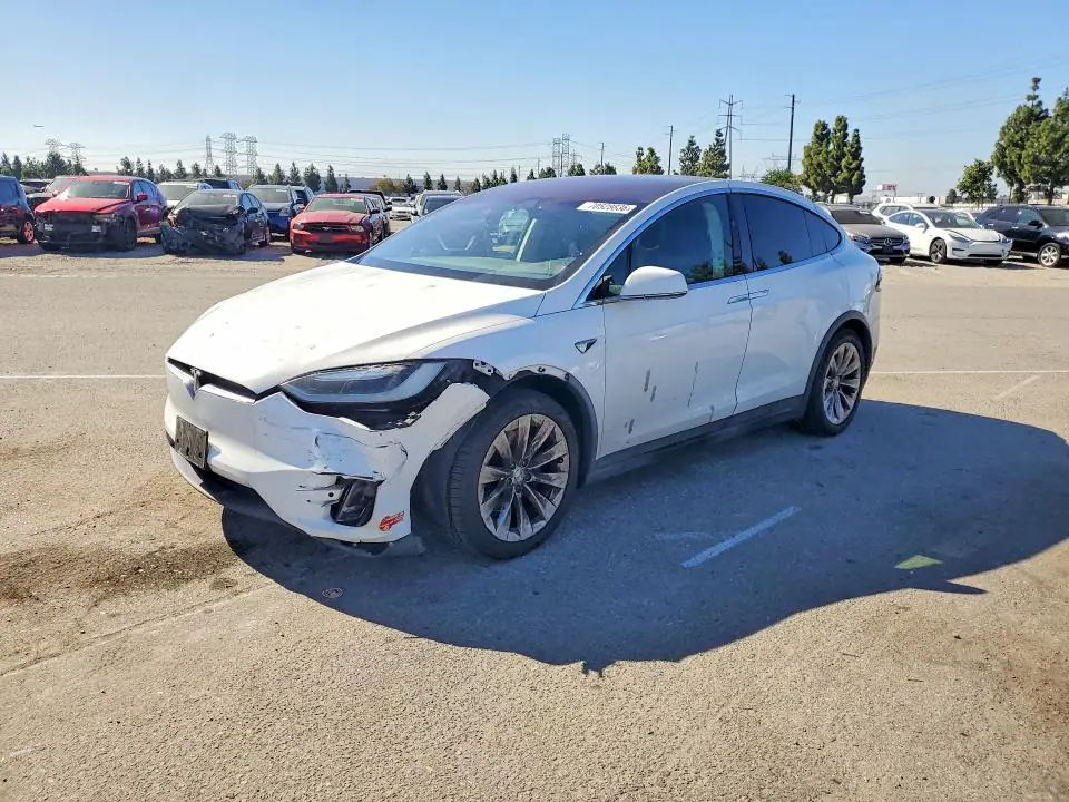 5YJXCDE24GF026166 Tesla Model X 2016 — Front end damage, before-repair photo