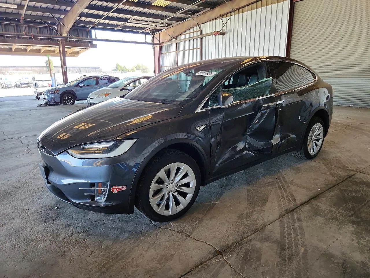 2016 Tesla Model X VIN 5YJXCBE22GF015073 фото 1