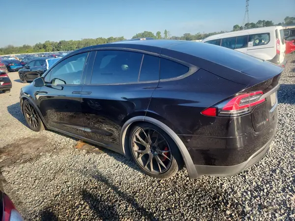 5YJXCBE46HF039640 — 2017 Tesla Model X, photo 2 from Copart, Front end