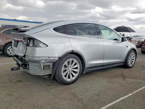 2018 Tesla MODEL X VIN 5YJXCBE29JF115372 фото 3