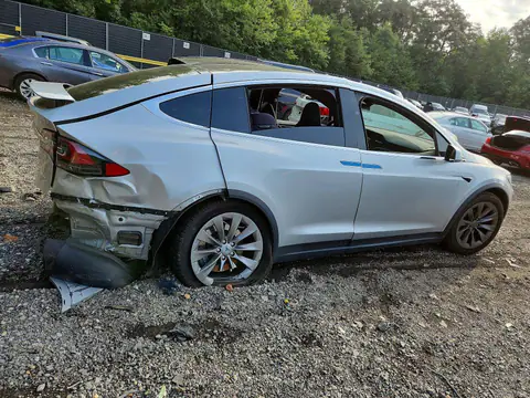 2018 TESLA MODEL X VIN 5YJXCAE22JF101260 фото 3