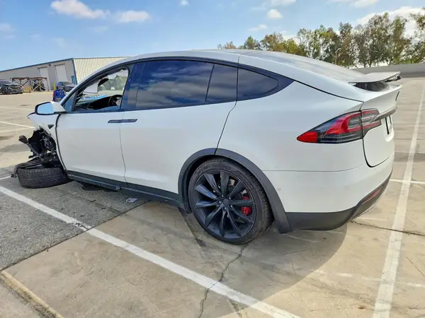 5YJXCBE26JF120593 — 2018 Tesla Model X, photo 2 from Copart 22.10.2026, Front end