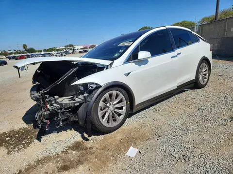 5YJXCBE2XJF104512 — 2018 Tesla Model X, Przód (Front End), zdjęć przed naprawą