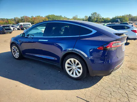 2019 Tesla Model X VIN 5YJXCAE21KF185752 фото 2