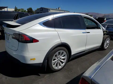 2020 Tesla MODEL X VIN 5YJXCBE22LF233895 фото 3