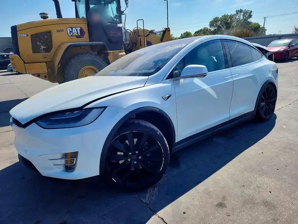 5YJXCBE23LF296228 — 2020 Tesla Model X, Бокова частина (Side), фото до ремонту