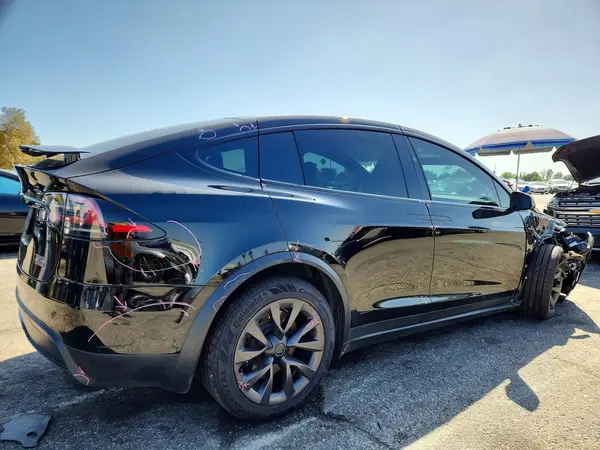 2023 TESLA MODEL X VIN 7SAXCBE69PF375222 фото 3