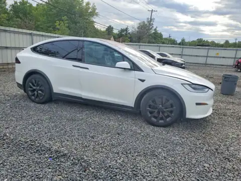 7SAXCAE50PF393237 — 2023 Tesla Model X, photo 4 from Copart, Flood