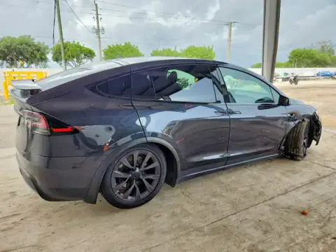 7SAXCAE56RF439365 — 2024 Tesla Model X, foto 3 de Copart 30.09.2026, Parte delantera