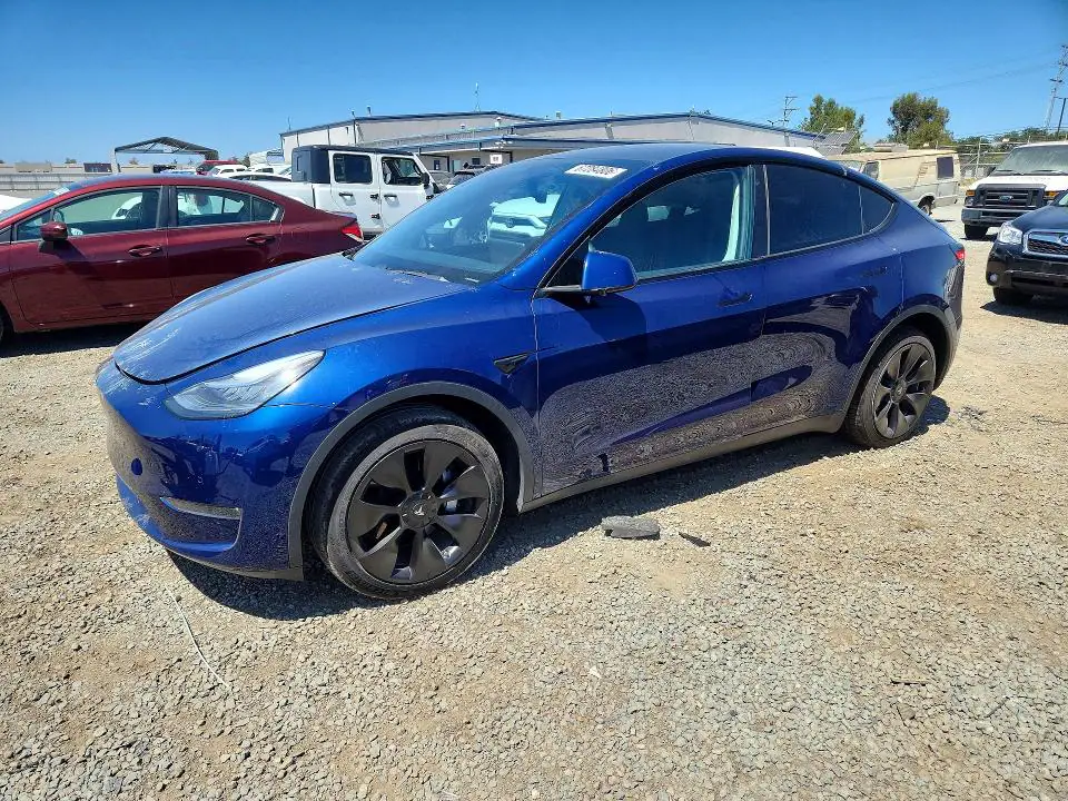 5YJYGDEE6LF054080 Tesla Model Y 2020 — Side damage, before-repair photo