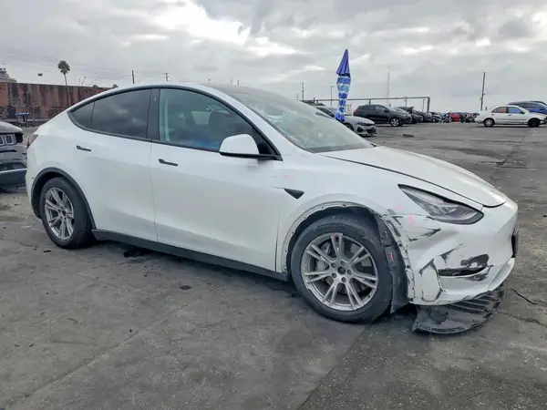 2020 TESLA MODEL Y VIN 5YJYGDEE0LF026243 фото 4