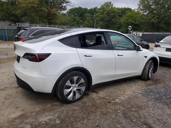 5YJYGDEE2LF032187 — 2020 Tesla Model Y, фото 3 с аукциона Copart 06.10.2026, Боковая часть