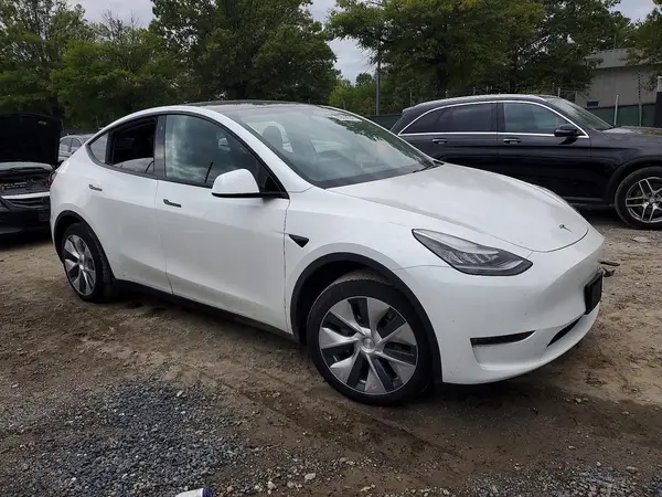 5YJYGDEE2LF032187 — 2020 Tesla Model Y, фото 4 с аукциона Copart 06.10.2026, Боковая часть