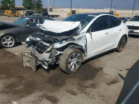 5YJYGDEE7LF051155 Tesla Model Y 2020 — Front end damage, before-repair photo