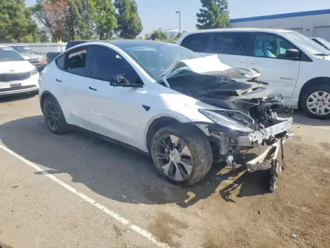 5YJYGDEE7LF051155 — 2020 Tesla Model Y, zdjęcie 4 z Copart, Przód