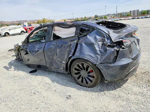 5YJYGDEF6MF272529 — 2021 Tesla Model Y, photo 2 from Copart 30.09.2026, Rollover