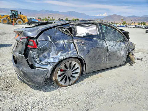 5YJYGDEF6MF272529 — 2021 Tesla Model Y, photo 3 from Copart 30.09.2026, Rollover